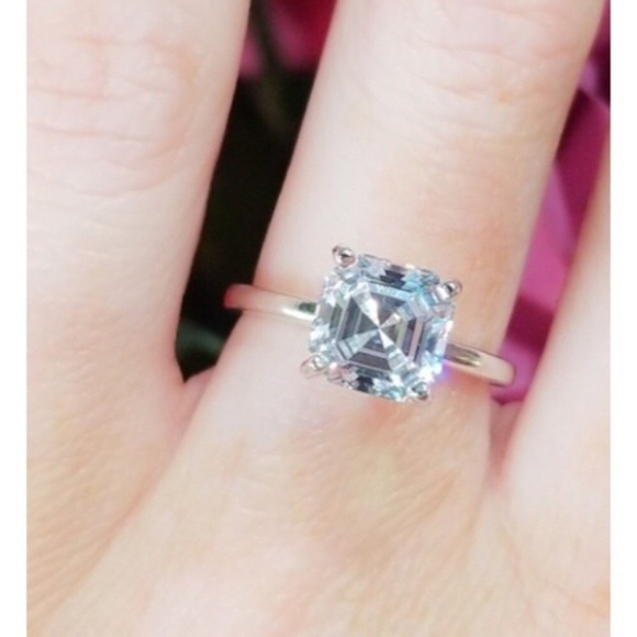 Asscher Cut Engagement Ring - Picture 2 of 8